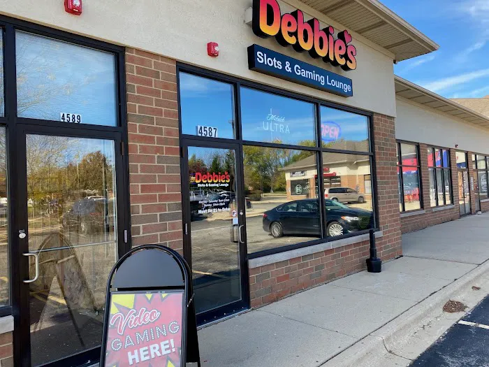 Debbie's Lounge - Oswego 2