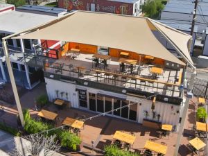 Top Land-Based Casinos with Stunning Rooftop Bars in the U.S.