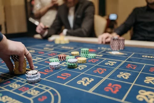 Effective Strategies for Playing Slot Machines in Casinos: Winning Tips and Advice
