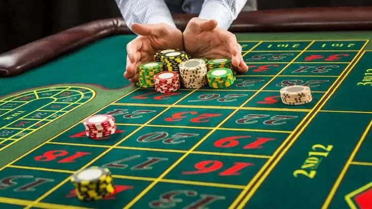 Effective Strategies to Improve Your Chances of Winning at Land-Based Poker